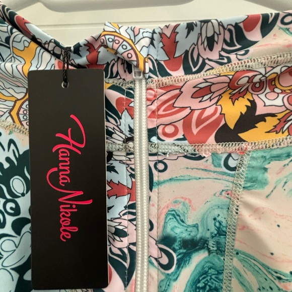 Plus Size Rash Guard top - Picture 5 of 5